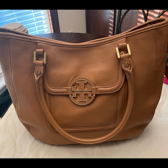 Tory Burch Medium Handbag in Mint Condition with inside pockets & zipper - Picture 1 of 9